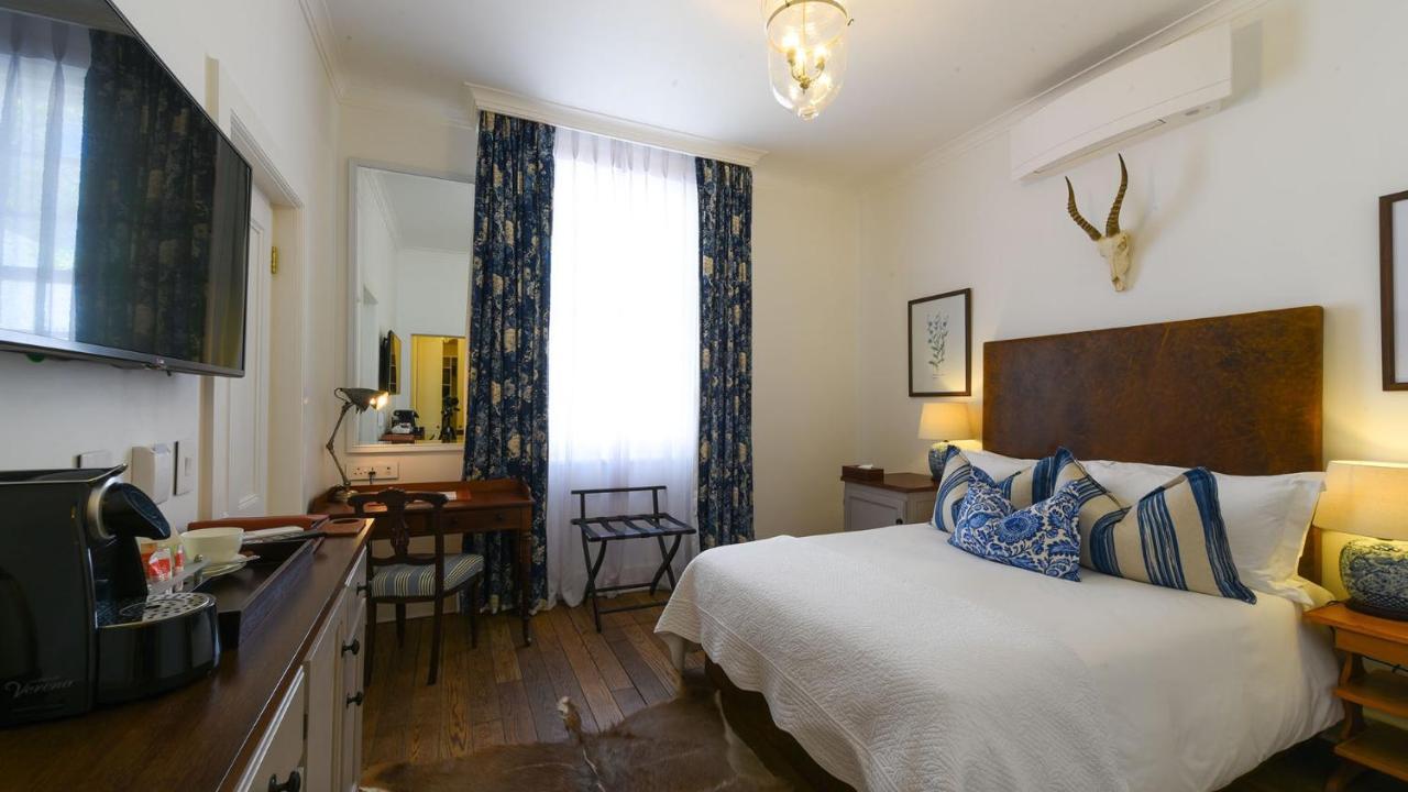 Drostdy Hotel Graaff-Reinet Exteriör bild A room at the hotel
