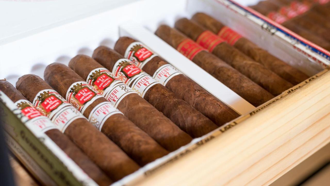 Drostdy Hotel Graaff-Reinet Exteriör bild A box of cigars