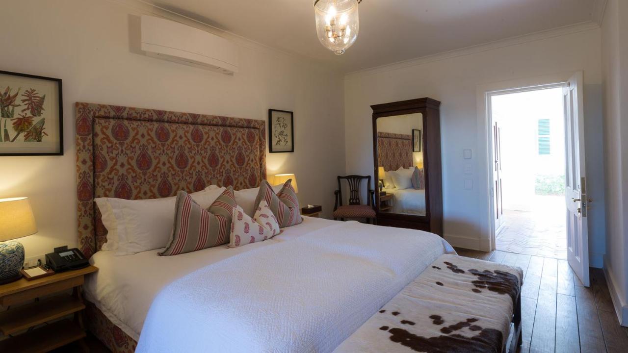 Drostdy Hotel Graaff-Reinet Exteriör bild A bedroom at the hotel