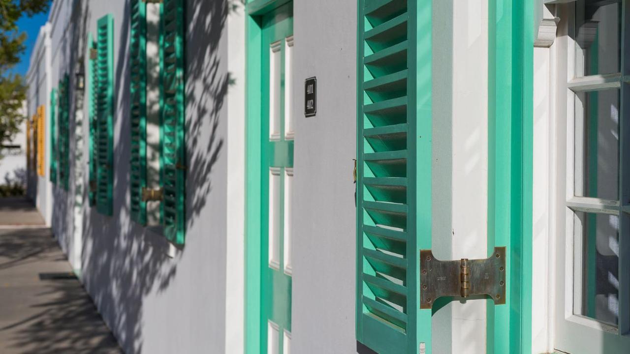 Drostdy Hotel Graaff-Reinet Exteriör bild A close up of a green and white staircase