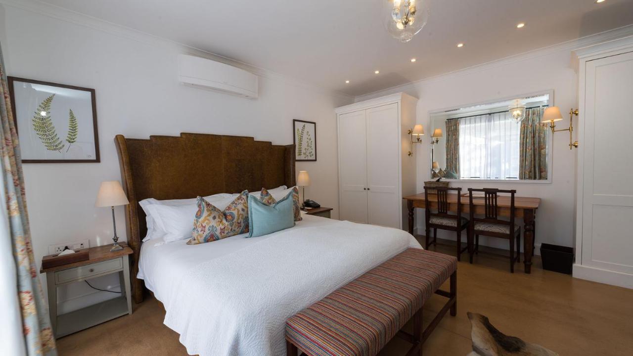 Drostdy Hotel Graaff-Reinet Exteriör bild A bedroom at the hotel