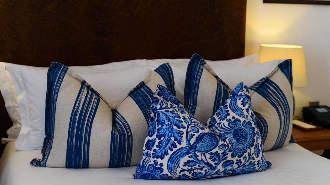 Drostdy Hotel Graaff-Reinet Exteriör bild Cushions