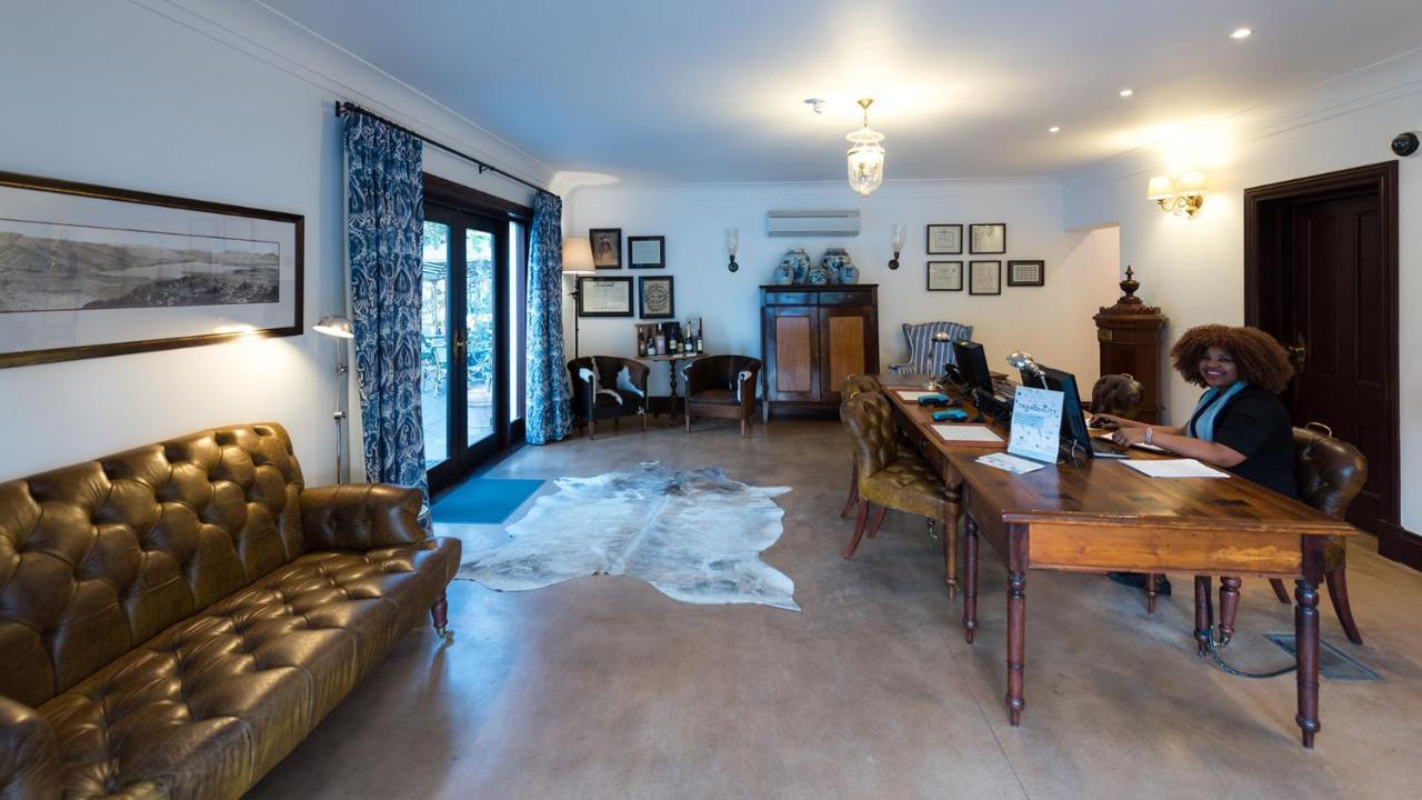 Drostdy Hotel Graaff-Reinet Exteriör bild The interior of the club
