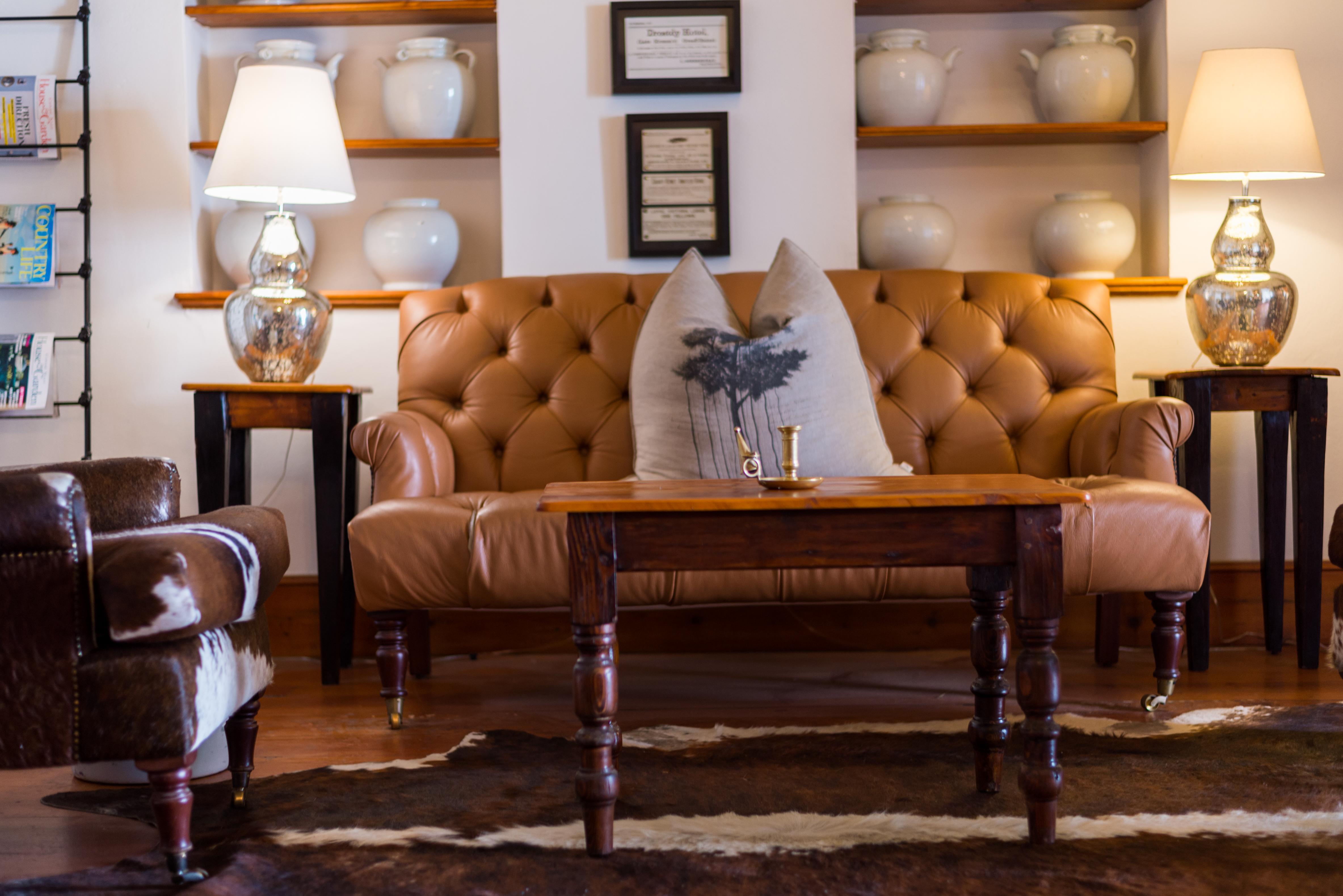 Drostdy Hotel Graaff-Reinet Exteriör bild A leather sofa